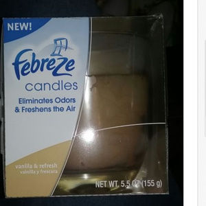 New Febreze Vanilla & Refresh Candle 5.5 oz.